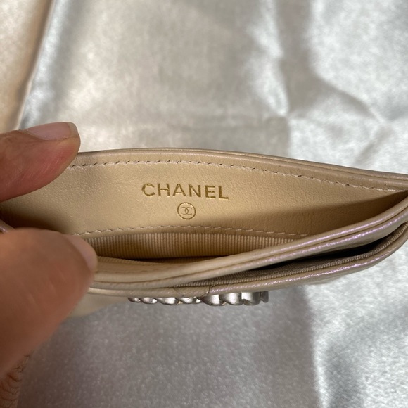 💯 Authentic Chanel Lambskin iridescent cardholder - Picture 9 of 10